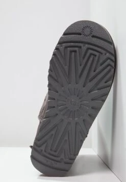 Ugg Bailey Bow - Korte Laarzen - Grey -Modekleding Winkel 04e16e88c3674ea1b533a7269ed9fc2f