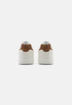 Pier One Sneakers Laag - White -Modekleding Winkel 0d68a4c32b96494b83f0888dc073cae5