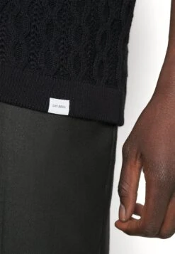 Les Deux Garrett Knitted Shirt - Vest - Black 13 Les Deux Garrett Knitted Shirt - Vest - Black -Modekleding Winkel 122010e3550c468d8f689dc7ef8244a6