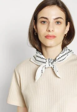 Top Skirt Set - Kokerrok - 003 - Off-White -Modekleding Winkel 17d77307363e48c6bd680b42cdfb7bf7