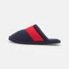 Pier One Unisex - Pantoffels - Dark Blue/Red -Modekleding Winkel 235bd992fafa4c2c861f165a2a5d1e04