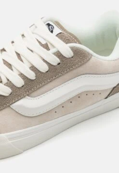Vans Knu Skool Unisex - Skateschoenen - Beige/Light Brown/White -Modekleding Winkel 238d05ef32444177a29e31853b0263e3