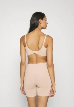 Chantelle Smooth Comfort Wirefree Bra - Bustier - Sirocco 9 Chantelle Smooth Comfort Wirefree Bra - Bustier - Sirocco -Modekleding Winkel 2627891810ef4fc1a512b1e419c89796