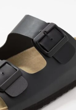 Pier One Unisex - Pantoffels - Black -Modekleding Winkel 2c1088e9c35241008f77393ded163426