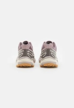 Salomon Xt-6 Unisex - Sneakers Laag - Quail/Plum Kitten/Vanilla Ice 10 Salomon Xt-6 Unisex - Sneakers Laag - Quail/Plum Kitten/Vanilla Ice -Modekleding Winkel 31cfa453540044b199d3052754f2c914