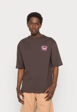 YOURTURN Nostalgia Future Tee Unisex - T-Shirt Print - Brown -Modekleding Winkel 36f7e96f8ea14564abd417ba45e7ff27