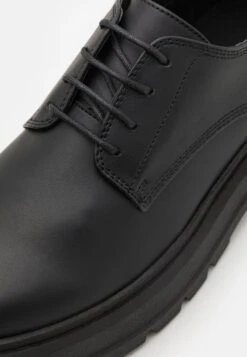 YOURTURN Unisex - Veterschoenen - Black -Modekleding Winkel 43d69cd400b84e0fa3a934e147dca544