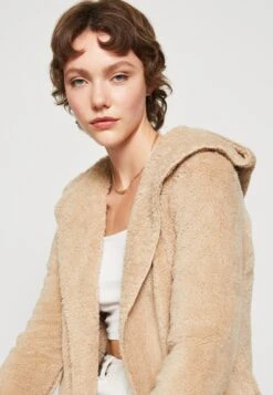 ONLY Onlcontact Hood Sherpa Coat - Lichte Jas - Humus 11 ONLY Onlcontact Hood Sherpa Coat - Lichte Jas - Humus -Modekleding Winkel 665d8d15d4264464be64e3a27e04b178