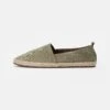 Pier One Rena Espadrille Unisex - Espadrilles - Olive 1 Pier One Rena Espadrille Unisex - Espadrilles - Olive -Modekleding Winkel 72c058eac6254d3ca7dfcd64895f6fd7