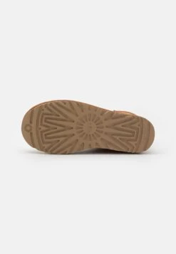 Ugg Classic Mini Regenerate - Korte Laarzen - Chestnut 13 Ugg Classic Mini Regenerate - Korte Laarzen - Chestnut -Modekleding Winkel 80f8d0dc0c40421ca6931ea68b3ccfb9