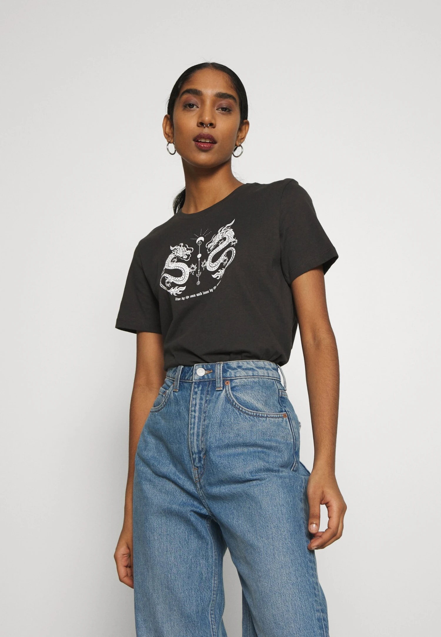 Even&Odd Hattie Mirrored Dragons Tee - T-Shirt Print - 801 - Anthracite 3 Even&Odd Hattie Mirrored Dragons Tee - T-Shirt Print - 801 - Anthracite