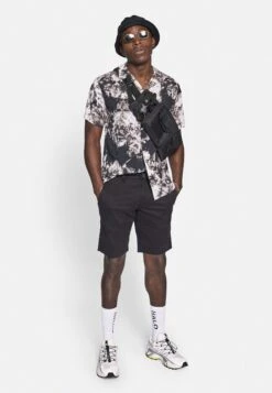 Redefined Rebel Rrethan- Shorts - Black -Modekleding Winkel 900cab4024f8465d8bc3a061692bf3c3