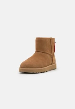 Ugg Classic Mini Logo Zip - Korte Laarzen - Chestnut -Modekleding Winkel 98e1ec91b2ac4e0d837fdb5762150015