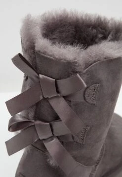 Ugg Bailey Bow - Korte Laarzen - Grey -Modekleding Winkel 9db3d989bbe645c6847acb8223ef4d8d