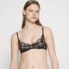 AGENT PROVOCATEUR Alyss - Beugel Bh - Black 1 AGENT PROVOCATEUR Alyss - Beugel Bh - Black -Modekleding Winkel a28a1352f11049ada07bfcac3a34ea1e