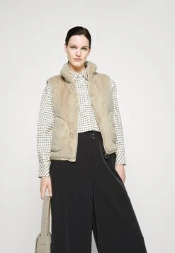 MARC CAIN Bodywarmer - Almond Milk -Modekleding Winkel ad621ce4c72d4b3581aef5582d347dab