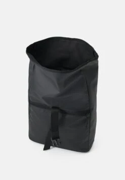 Pier One Tarpaulin Water Repellent Unisex - Rugzak - Black -Modekleding Winkel b496b4c13f874365838f471496f42273