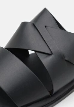 Pier One Muiltjes - Black 13 Pier One Muiltjes - Black -Modekleding Winkel b50a1b42a3ee4cfaa6748df68bcbfe4c