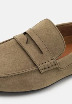 Pier One Unisex - Mocassins - Olive -Modekleding Winkel b83ce5023459458684cd77d6054024cf