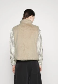 MARC CAIN Bodywarmer - Almond Milk -Modekleding Winkel c0af58d728c5438988a3c75553ac1b7b