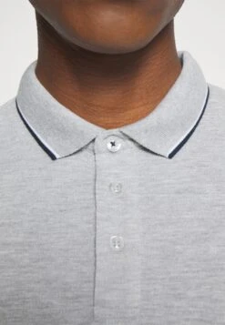 Pier One 2 Pack - Poloshirt - Light Grey/Dark Blue 16 Pier One 2 Pack - Poloshirt - Light Grey/Dark Blue -Modekleding Winkel c3bb09835bf34c2294b3a57360c769aa