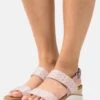 Skechers Beach Kiss - Sandalen Met Sleehak - Blush 1 Skechers Beach Kiss - Sandalen Met Sleehak - Blush -Modekleding Winkel c4cc568e59db442c9db1e29e45cfa084