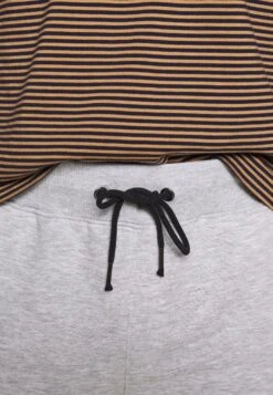 Pier One 2 Pack - Shorts -Light Grey /Black -Modekleding Winkel c4d577d8c6314b53bc4b281d9e735af0