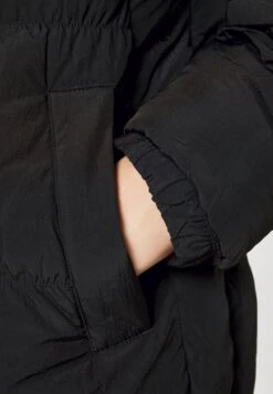 Jordan Puffer Jacket - Winterjas - Black/Fire Red 17 Jordan Puffer Jacket - Winterjas - Black/Fire Red -Modekleding Winkel d1cff27b653b4d91af77948537e86b42