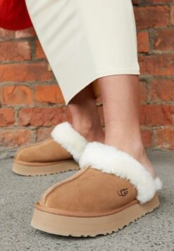 Ugg Disquette - Pantoffels - Chestnut -Modekleding Winkel d5f8cacc413e440cb455dae68d4c1aa4