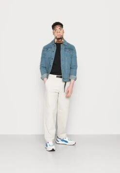 YOURTURN Graphic T-Shirt Beyond Unisex - T-Shirt Print - Black -Modekleding Winkel d796fc9d575e47e986c1739c66536faa