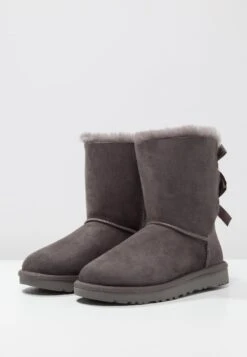 Ugg Bailey Bow - Korte Laarzen - Grey -Modekleding Winkel e6f85be4eff5429c9be1d6f252cd591b