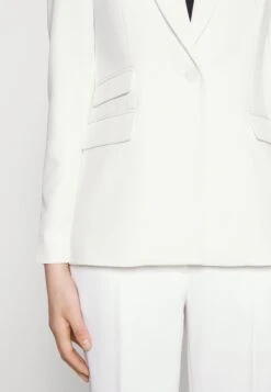 Bruuns Bazaar Rubysus Nora- Blazer - Snow White -Modekleding Winkel edf6ea3fbef34c0c826bc8390ab79200