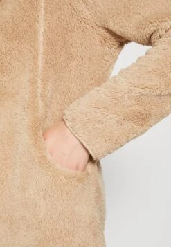 ONLY Onlcontact Hood Sherpa Coat - Lichte Jas - Humus 13 ONLY Onlcontact Hood Sherpa Coat - Lichte Jas - Humus -Modekleding Winkel ee1f743064a0426facf27c6a0d0dc771