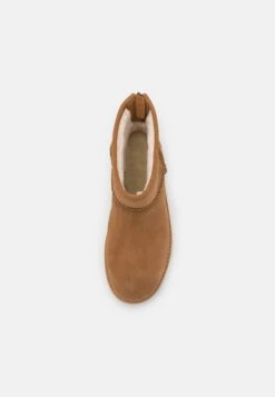 Ugg Classic Mini Logo Zip - Korte Laarzen - Chestnut -Modekleding Winkel f92e16fb60bc4ddfa7ea61b712375f9d