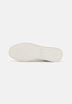 Pier One Sneakers Laag - White 12 Pier One Sneakers Laag - White -Modekleding Winkel fc8bdeae3c5042939509cc8cedc1d297