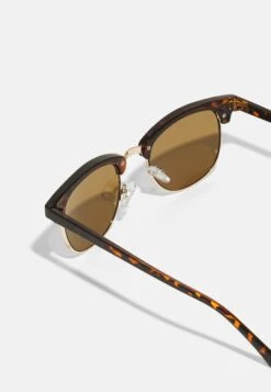 Pier One 2 Pack - Zonnebril - Brown/Black 6 Pier One 2 Pack - Zonnebril - Brown/Black -Modekleding Winkel fcb1995462df4757ae10726ef65729e3